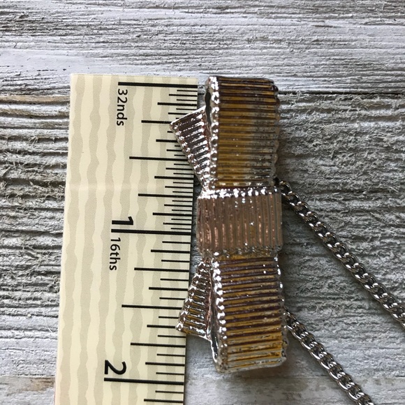 Cookie Lee NWT Bow Necklace Silver - Picture 5 of 5